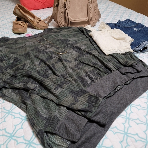 Camo Oversized Longsleeve - Picture 2 of 8